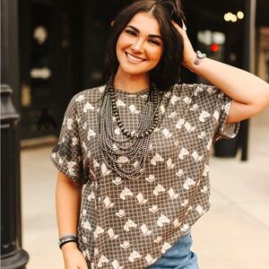 Chic Women's Black and White Patterned Top